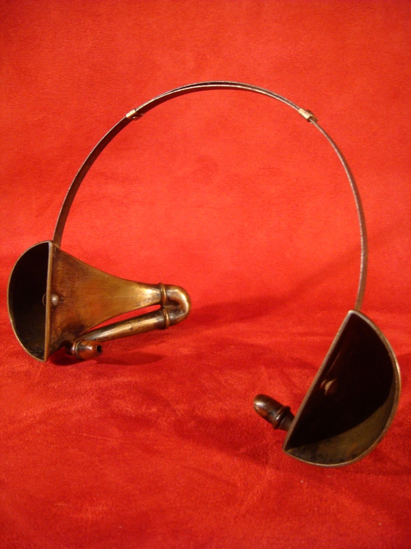 Ancien cornet acoustique en laiton collection Epoque XIX ème